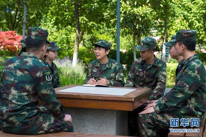 (代表委员履职·图文互动)全国政协委员王雪梅:让更多年轻人了解部队 热爱军旅文化