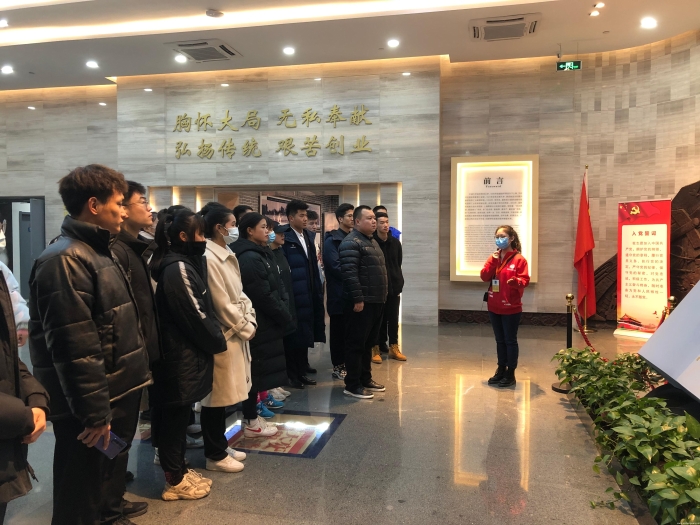 7-交大解说团杨唯一为参观团队讲解_UUID21549 7-交大解说团杨唯一为参观团队讲解_UUID21549