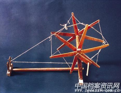 2-4董必武夫人何莲芝在西柏坡使用过的纺线车_UUID21551 2-4董必武夫人何莲芝在西柏坡使用过的纺线车_UUID21551