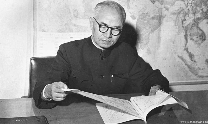 李四光同志在工作 李四光同志在工作