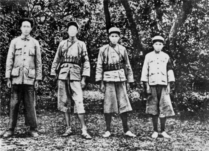 1 -毛泽东:主席也交伙食费-毛泽东(左1)在江西瑞金与红军战士合影_UUID11357 1 -毛泽东:主席也交伙食费-毛泽东(左1)在江西瑞金与红军战士合影_UUID11357