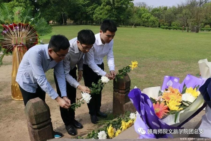 10-老师们献花祭奠革命英烈_UUID11357 10-老师们献花祭奠革命英烈_UUID11357