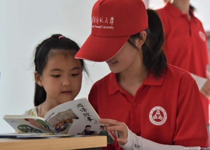 12-志愿者们与小朋友在书角一起遨游在书籍的海洋_UUID11357 12-志愿者们与小朋友在书角一起遨游在书籍的海洋_UUID11357