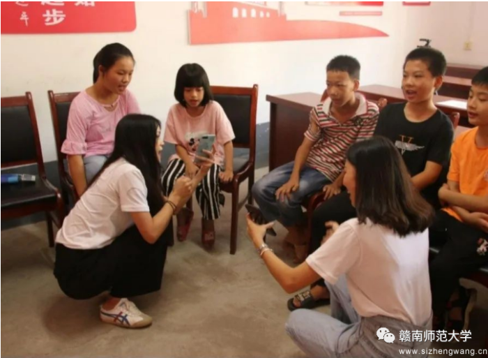 15-研究生学院志愿服务队和孩子们进行团辅_UUID11357 15-研究生学院志愿服务队和孩子们进行团辅_UUID11357