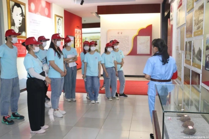 16-志愿者们认真听讲_UUID11357 16-志愿者们认真听讲_UUID11357