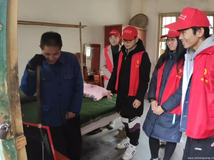 19-志愿者们与老人谈心_UUID11357 19-志愿者们与老人谈心_UUID11357