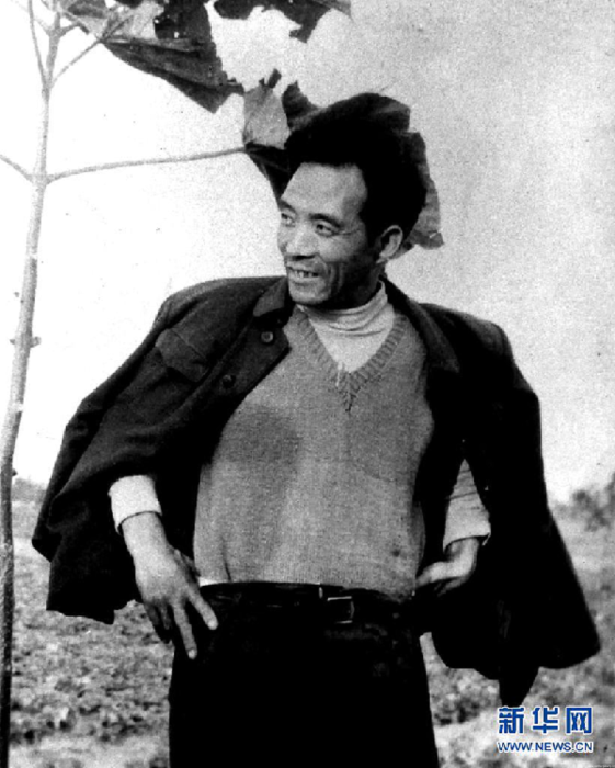 5.焦裕禄种下泡桐(图源新华网)_UUID22668 5.焦裕禄种下泡桐(图源新华网)_UUID22668