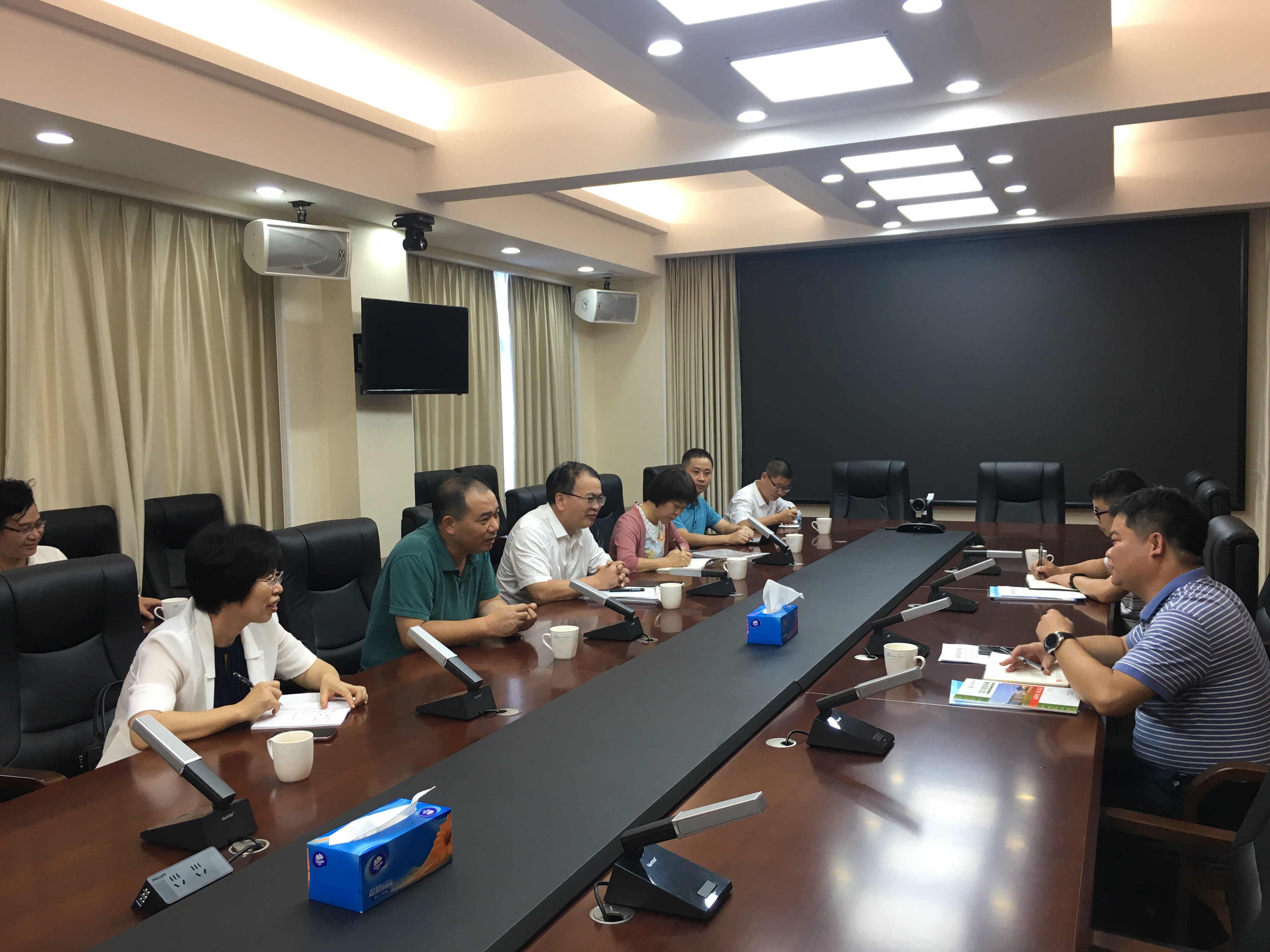 与信宜市委组织部举行调研座谈会。(来源:广东科贸职业学院).JPG