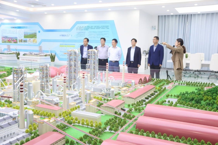 图5 学校与芜湖海螺水泥有限公司开展产学研合作 图5 学校与芜湖海螺水泥有限公司开展产学研合作