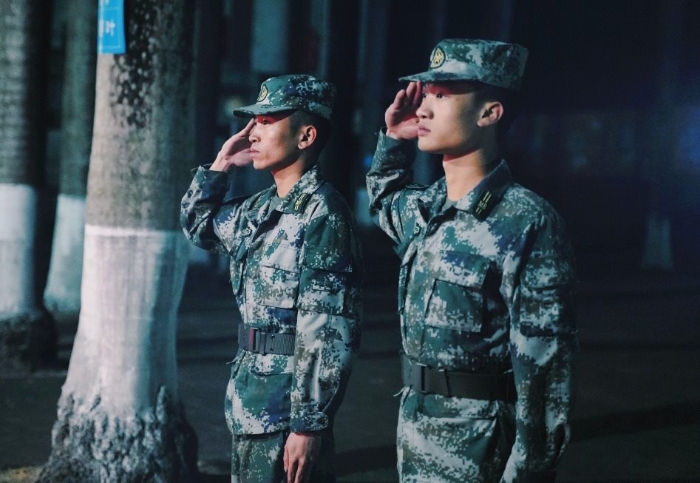 4集训结束,我学会了标准的军姿军礼,离开之前,再向着家的方向,给亲人们敬个礼 4集训结束,我学会了标准的军姿军礼,离开之前,再向着家的方向,给亲人们敬个礼